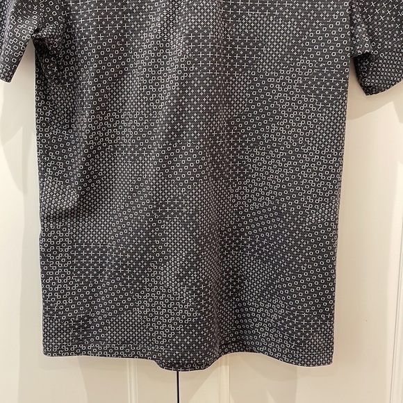 Lululemon Men’s Black & White Stretch Polo Shirt—Great Fabric! Excellent Cond. - Picture 3 of 7